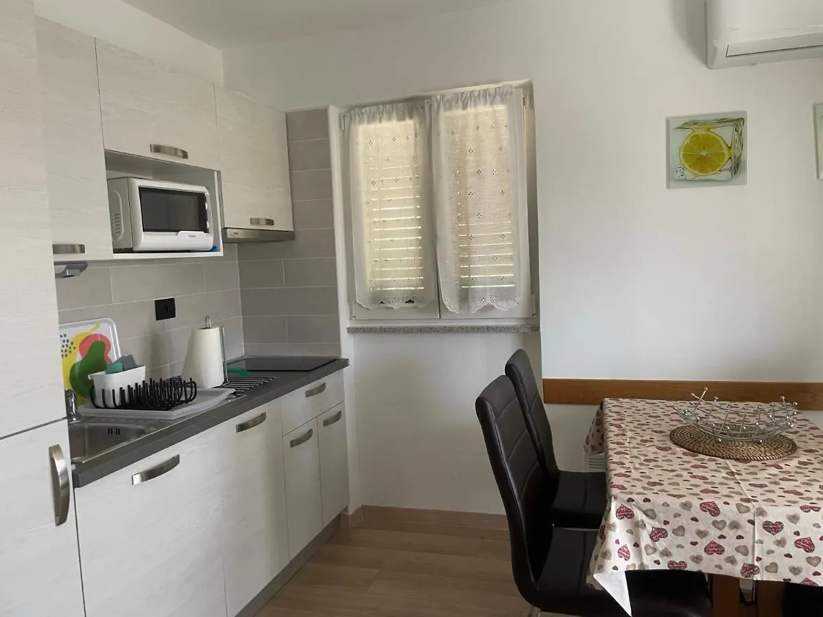 Residence4A-Appartamento Bianco Равни Апартаменты