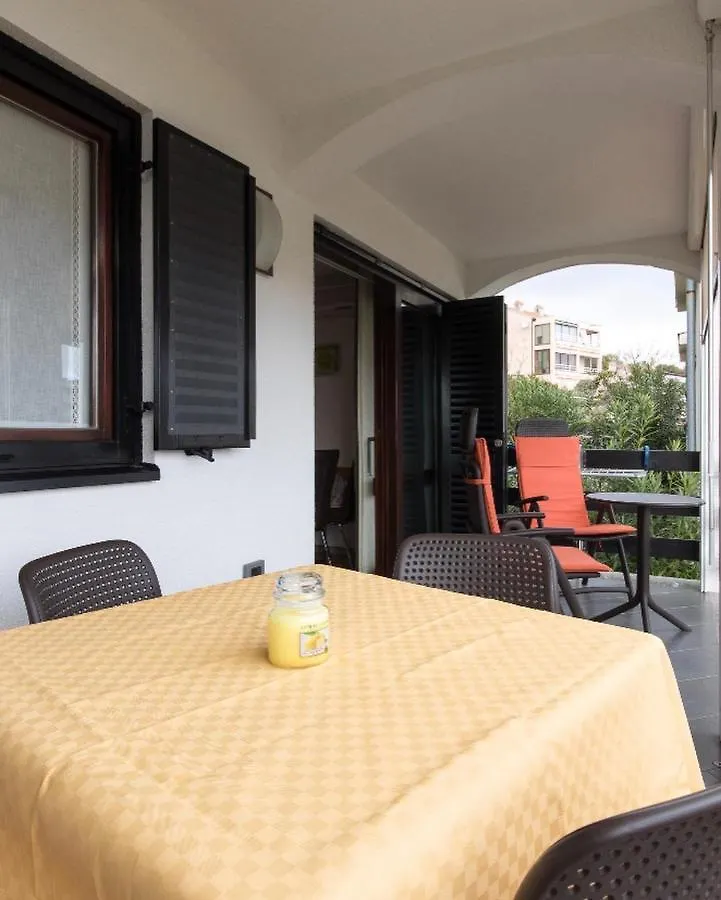 Residence4A-Appartamento Bianco Равни