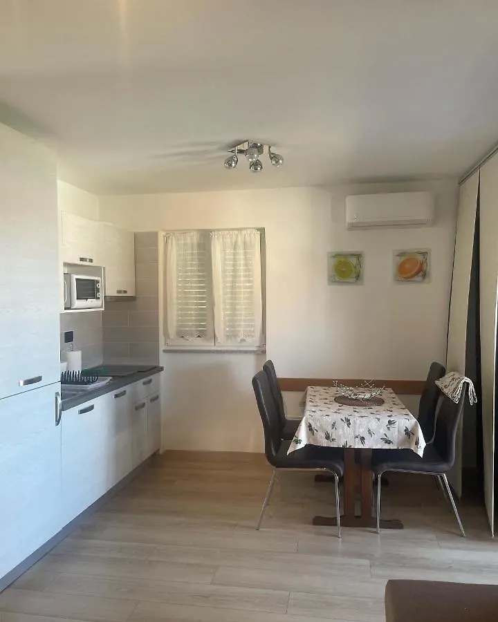 Residence4A-Appartamento Bianco ラヴニ